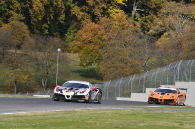 Scarperia, 19 Kasım 2021: Ferrari Challenge Trofeo Pirelli Yarışı 1, Mugello 2021 Dünya Kupası finallerinde. İtalya.