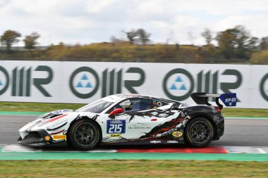 Scarperia, 19 Kasım 2021: Ferrari Challenge Trofeo Pirelli Yarışı 1, Mugello 2021 Dünya Kupası finallerinde. İtalya.