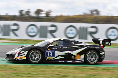 Scarperia, 19 Kasım 2021: Ferrari Challenge Trofeo Pirelli Yarışı 1, Mugello 2021 Dünya Kupası finallerinde. İtalya.