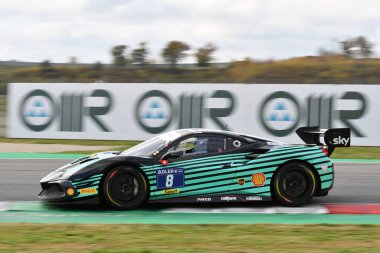 Scarperia, 19 Kasım 2021: Ferrari Challenge Trofeo Pirelli Yarışı 1, Mugello 2021 Dünya Kupası finallerinde. İtalya.