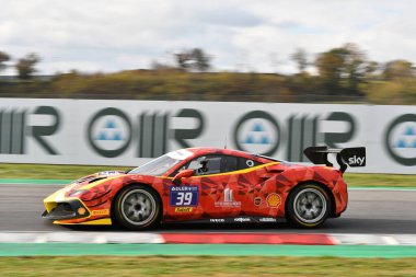 Scarperia, 19 Kasım 2021: Ferrari Challenge Trofeo Pirelli Yarışı 1, Mugello 2021 Dünya Kupası finallerinde. İtalya.