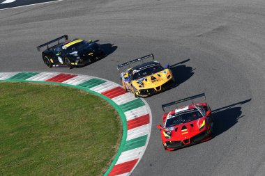Scarperia, 19 Kasım 2021: Ferrari Challenge Coppa Shell Race 1, Mugello 2021 Dünya Kupası finallerinde. İtalya.