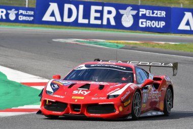 Scarperia, 19 Kasım 2021: Ferrari Challenge Coppa Shell Race 1, Mugello 2021 Dünya Kupası finallerinde. İtalya.