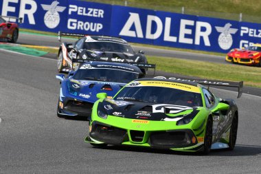 Scarperia, 19 Kasım 2021: Ferrari Challenge Coppa Shell Race 1, Mugello 2021 Dünya Kupası finallerinde. İtalya.