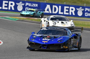 Scarperia, 19 Kasım 2021: Ferrari Challenge Coppa Shell Race 1, Mugello 2021 Dünya Kupası finallerinde. İtalya.