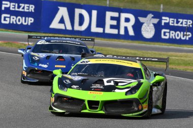 Scarperia, 19 Kasım 2021: Ferrari Challenge Coppa Shell Race 1, Mugello 2021 Dünya Kupası finallerinde. İtalya.