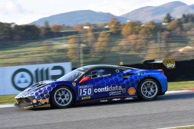 Scarperia, 19 Kasım 2021: Ferrari Challenge Coppa Shell Race 1, Mugello 2021 Dünya Kupası finallerinde. İtalya.