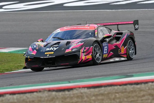 Scarperia, 19 Kasım 2021: Ferrari Challenge Trofeo Pirelli Yarışı 1, Mugello 2021 Dünya Kupası finallerinde. İtalya.