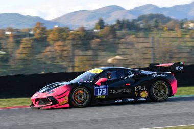 Scarperia, 19 Kasım 2021: Ferrari Challenge Coppa Shell Race 1, Mugello 2021 Dünya Kupası finallerinde. İtalya.