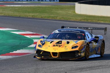 Scarperia, 19 Kasım 2021: Ferrari Challenge Coppa Shell Race 1, Mugello 2021 Dünya Kupası finallerinde. İtalya.