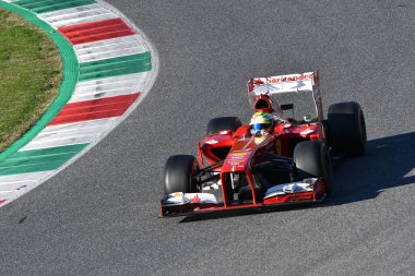 Scarperia, Mugello - 19 Kasım 2021: Ferrari F1 F138 yıl 2013 ex Fernando Alonso Ferrari Dünya Finalleri sırasında İtalya 'da Mugello Pisti' nde görev yaptı.