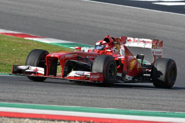 Scarperia, Mugello - 19 Kasım 2021: Ferrari F1 F138 yıl 2013 ex Fernando Alonso Ferrari Dünya Finalleri sırasında İtalya 'da Mugello Pisti' nde görev yaptı.