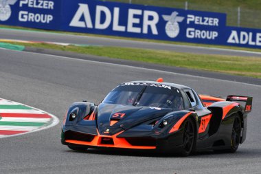 Scarperia, Mugello - 19 Kasım 2021: Ferrari FXX İtalya 'da Ferrari Dünya Finalleri sırasında Mugello Pisti' nde görev yapıyor.