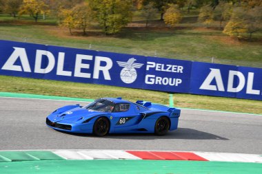 Scarperia, Mugello - 19 Kasım 2021: Ferrari FXX İtalya 'da Ferrari Dünya Finalleri sırasında Mugello Pisti' nde görev yapıyor.