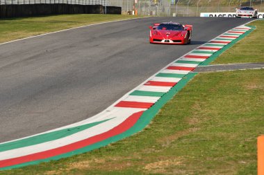 Scarperia, Mugello - 19 Kasım 2021: Ferrari FXX İtalya 'da Ferrari Dünya Finalleri sırasında Mugello Pisti' nde görev yapıyor.