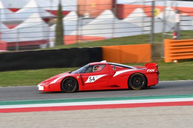 Scarperia, Mugello - 19 Kasım 2021: Ferrari FXX İtalya 'da Ferrari Dünya Finalleri sırasında Mugello Pisti' nde görev yapıyor.