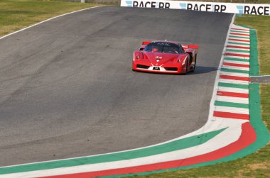 Scarperia, Mugello - 19 Kasım 2021: Ferrari FXX İtalya 'da Ferrari Dünya Finalleri sırasında Mugello Pisti' nde görev yapıyor.