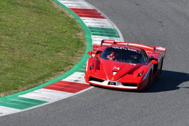 Scarperia, Mugello - 19 Kasım 2021: Ferrari FXX İtalya 'da Ferrari Dünya Finalleri sırasında Mugello Pisti' nde görev yapıyor.