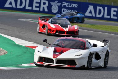 Scarperia, Mugello - 19 Kasım 2021: Ferrari FXX-K EVO, Ferrari Dünya Finalleri sırasında İtalya 'da Mugello Pisti' nde görev yapıyor.