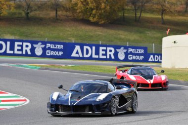 Scarperia, Mugello - 19 Kasım 2021: Ferrari FXX-K EVO, Ferrari Dünya Finalleri sırasında İtalya 'da Mugello Pisti' nde görev yapıyor.