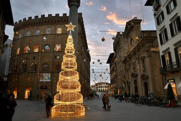 Florencia Noviembre 2021 Árbol Navidad Iluminado Decoración Centro Florencia Tornabuoni — Foto de Stock