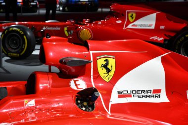 Scarperia, Mugello - 19 Kasım 2021: İtalya 'daki Mugello Pisti' ndeki Finali Mondiali Ferrari 2021 sırasında Ferrari ambleminin Formula 1 'deki detayları sergilenmektedir..