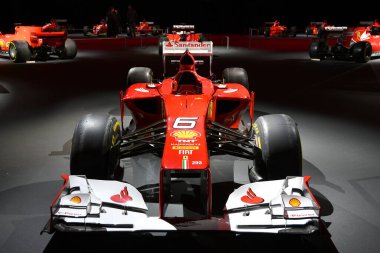 Scarperia, Mugello - 19 Kasım 2021: Ferrari Formula 1 modeli F138 İtalya 'daki Mugello Pisti' nde Finali Mondiali Ferrari 2021 sırasında sergilenmektedir..