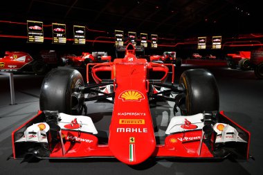 Scarperia, Mugello - 19 Kasım 2021: Ferrari Formula 1 modeli SF15-T İtalya 'daki Mugello Pisti Finali Mondiali Ferrari 2021 sırasında sergilenmektedir.