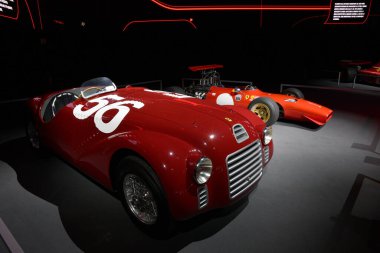 Scarperia, Mugello - 19 Kasım 2021: Ferrari 125 S 1947 Finali Mondiali Ferrari 2021 'de İtalya Mugello Pisti' nde sergilenmektedir..