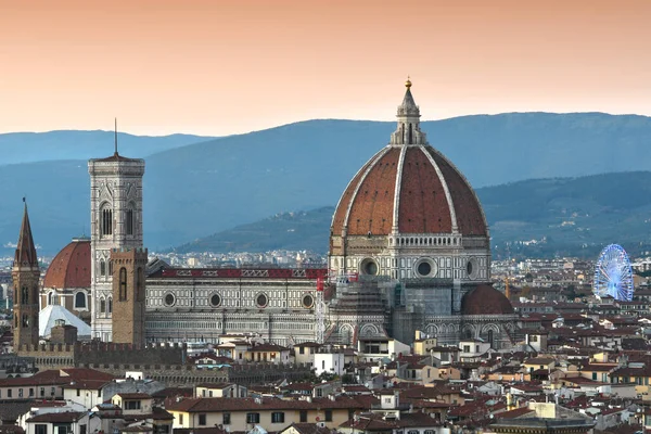 2021年12月フィレンツェ ピアッツァーレ ミケランジェロから見たフィレンツェのサンタ マリア フィオーレ大聖堂 イタリア — ストック写真