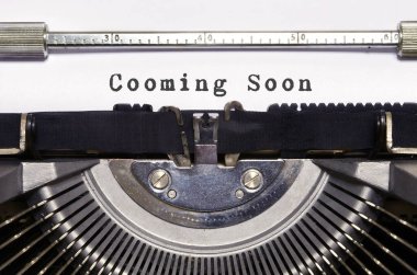 'Cooming Soon' retro daktiloda yazıldı.