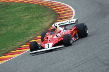 Scarperia, 21 Ekim 2005: Tarihsel Ferrari F1 312T2 ile bilinmeyen koşu 1976 Dünya Finalleri sırasında İtalya 'daki Mugello Pisti' nde Niki Lauda