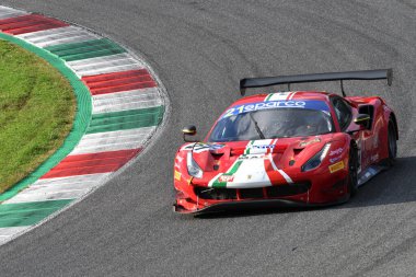 Mugello Pisti, İtalya - 8 Ekim 2021: Ferrari 488 GT3 Corse takımından Evo Mann - Cressoni İtalyan Şampiyonası GT yarışında Mugello Pisti 'nde.