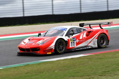 Mugello Pisti, İtalya 8 Ekim 2021: Ferrari 488 GT3 Earle - Schir takımından Evo İtalya Şampiyonası 'nın GT oturumu sırasında Mugello Pisti' nde.