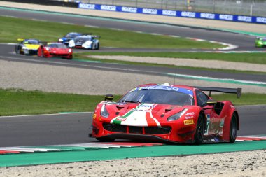 Mugello Pisti, İtalya - 8 Ekim 2021: Ferrari 488 GT3 Takım AF Corse sürücüsü Mann - Cressoni İtalya Şampiyonası 'nın GT oturumu sırasında Mugello Pisti' nde.
