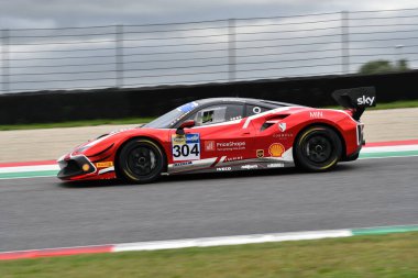Mugello Circuit, İtalya - 8 Ekim 2021: Ferrari 488 Challenge Evo Team ForMULA RACING drive by Christian Brunsborg during Qualifyng session of Italian Championship GT
