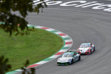 Mugello Pisti, İtalya - 8 Ekim 2021: KRYPTON MOTORSPORT takımından Porsche 991 GT3 Francesco La Mazza - Giuseppe Nicolosi tarafından sürülen İtalyan Şampiyonası GT
