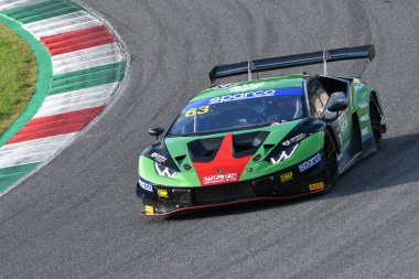 Mugello Pisti, İtalya - 8 Ekim 2021: Lamborghini Huracan GT3 Evo Ghiotto - Frassineti İtalyan Şampiyonası 'nda GT yarışında.