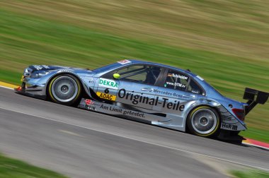 Mugello Pisti, İtalya 2 Mayıs 2008: Mugello Pisti 'ndeki DTM yarışı sırasında AMG Mercedes C-Klasse 2008 ile hareket halindeydi.