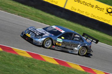 Mugello Pisti, İtalya 2 Mayıs 2008: Mugello Pisti 'ndeki DTM yarışı sırasında AMG Mercedes C-Klasse 2008 ile hareket halindeydi.