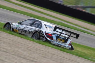 Mugello Pisti, İtalya 2 Mayıs 2008: Mugello Pisti 'ndeki DTM yarışı sırasında AMG Mercedes C-Klasse 2008 ile hareket halindeydi.