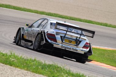 Mugello Pisti, İtalya 2 Mayıs 2008: Mugello Pisti 'ndeki DTM yarışı sırasında AMG Mercedes C-Klasse 2008 ile hareket halindeydi.