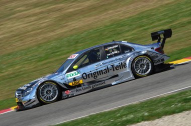 Mugello Pisti, İtalya 2 Mayıs 2008: Mugello Pisti 'ndeki DTM yarışı sırasında AMG Mercedes C-Klasse 2008 ile hareket halindeydi.