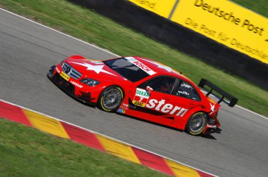 Mugello Pisti, İtalya 2 Mayıs 2008: Gary Paffett Mugello Pisti 'ndeki DTM yarışı sırasında Persson Motorsport Team' ten AMG Mercedes C-Klasse 2007 ile iş başında.