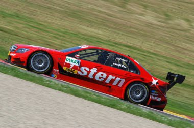 Mugello Pisti, İtalya 2 Mayıs 2008: Gary Paffett Mugello Pisti 'ndeki DTM yarışı sırasında Persson Motorsport Team' ten AMG Mercedes C-Klasse 2007 ile iş başında.