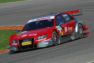 Mugello Pisti, İtalya 2 Mayıs 2008: Mike Rockenfeller Mugello Pisti 'ndeki DTM yarışı sırasında Rosberg Takımı' ndan Audi A4 DTM 2007 ile iş başında.