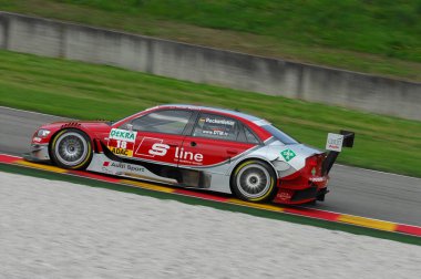 Mugello Pisti, İtalya 2 Mayıs 2008: Mike Rockenfeller Mugello Pisti 'ndeki DTM yarışı sırasında Rosberg Takımı' ndan Audi A4 DTM 2007 ile iş başında.