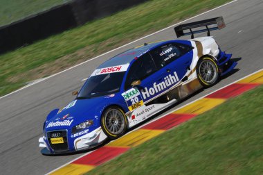 Mugello Pisti, İtalya 2 Mayıs 2008: Katherine Legge, Mugello Pisti 'ndeki DTM yarışı sırasında DTM Team Futurecim TME' den Audi A4 DTM 2006 ile iş başında.