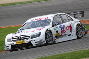Mugello Pisti, İtalya 2 Mayıs 2008: Susie Stoddart Mugello Pisti 'ndeki DTM yarışı sırasında Persson Motor Sporları Takımı' ndan AMG Mercedes C-Klasse 2007 ile iş başında.
