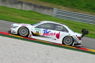 Mugello Pisti, İtalya 2 Mayıs 2008: Susie Stoddart Mugello Pisti 'ndeki DTM yarışı sırasında Persson Motor Sporları Takımı' ndan AMG Mercedes C-Klasse 2007 ile iş başında.